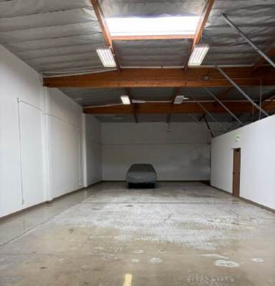More Photos Of 15592-15606 Producer Ln, Huntington Beach Warehouse For Lease
