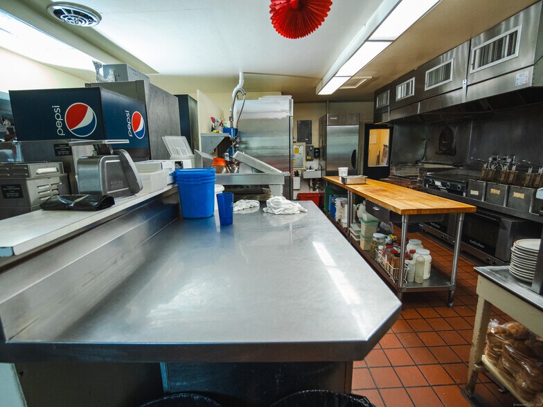 More Photos Of 670 Main St N, Woodbury General Retail For Sale