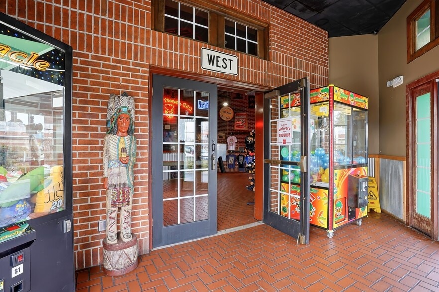 More Photos Of 3584 Parkway, Pigeon Forge Restaurant For Lease
