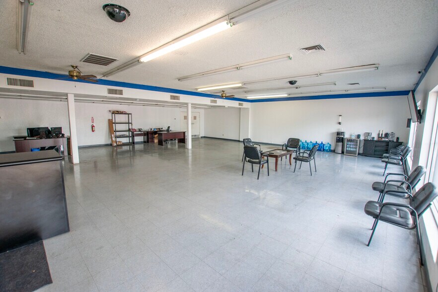 More Photos Of 519 W Western Ave, Avondale General Retail For Sale