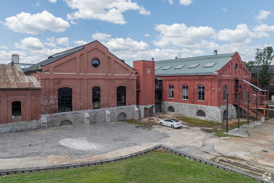 More Photos Of 1401 Severn St, Baltimore Light Manufacturing For Lease