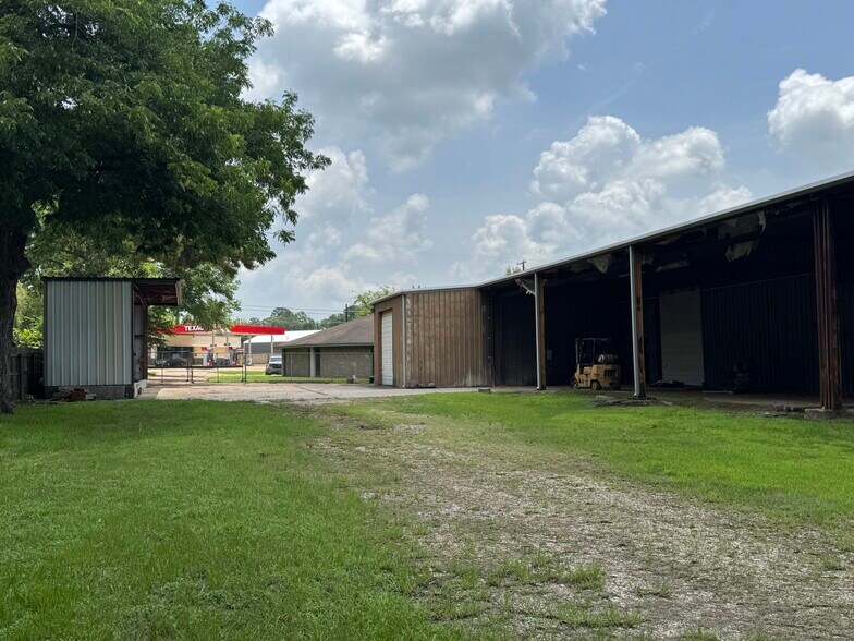 More Photos Of 1208 S Chestnut St, Lufkin Showroom For Sale