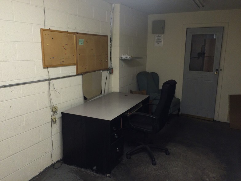 More Photos Of 73 Bridge St, Newburgh Warehouse For Lease