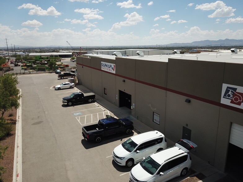 More Photos Of 8736 Gateway Blvd E, El Paso General Retail For Lease