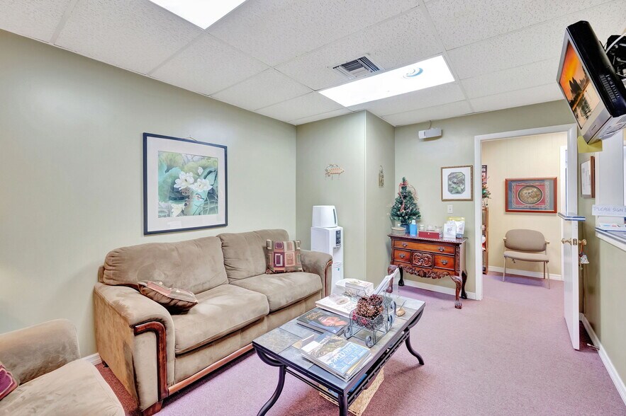 More Photos Of 2889 10th Ave N, Lake Worth Medical For Lease