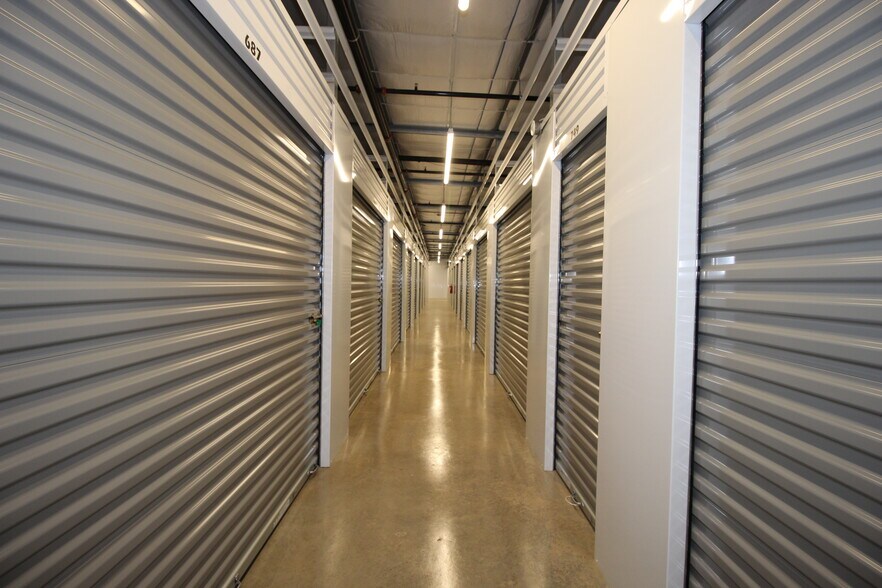 More Photos Of 2326 N Germantown Pky, Cordova Self Storage For Sale