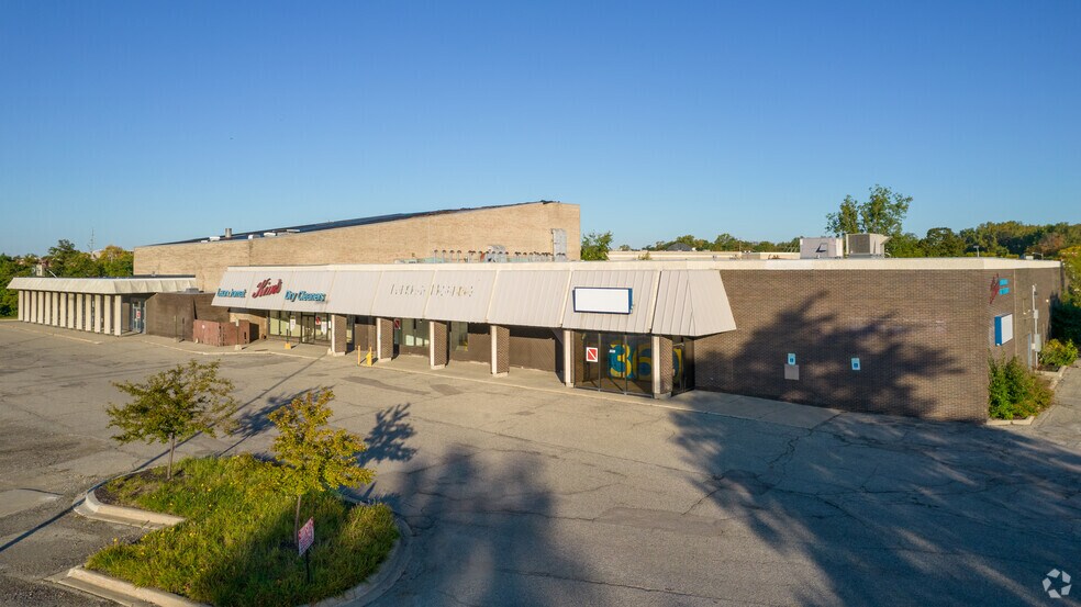 More Photos Of 2525-3538 Lake Eastbrook Blvd SE, Grand Rapids Theater Concert Hall For Sale