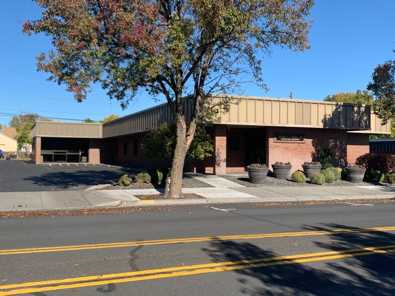 Primary Photo Of 495 E Main St, Hermiston Medical For Lease