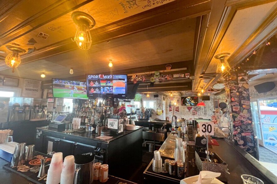 More Photos Of 2095 Montauk Hwy, Amagansett Restaurant For Lease