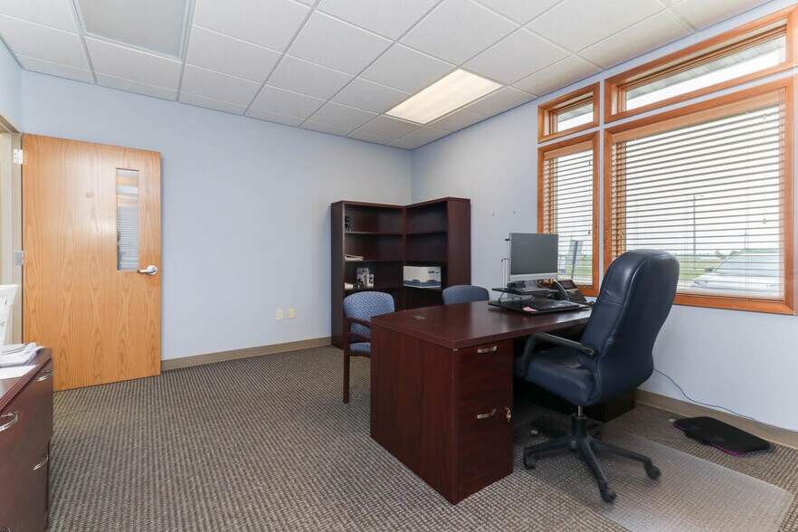 More Photos Of 407 Detroit Ave, Bloomington Office For Sale
