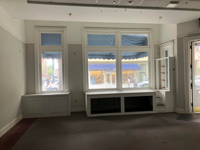 More Photos Of 204 King St, Charleston Storefront Retail Residential For Lease