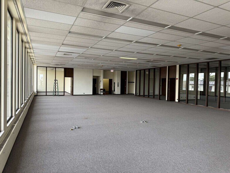 More Photos Of 6400 S Pulaski Rd, Chicago Storefront Retail Office For Lease