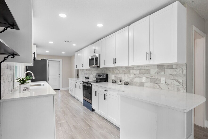 More Photos Of 209 N 14th St, Leesburg Office Residential For Sale