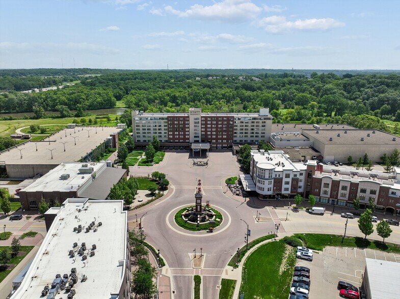 More Photos Of 903 Quarry Rd, Coralville Storefront For Sale