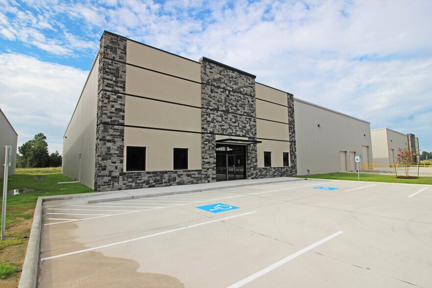 More Photos Of 18409 Intercontinental Crossing Dr, Houston Warehouse For Sale