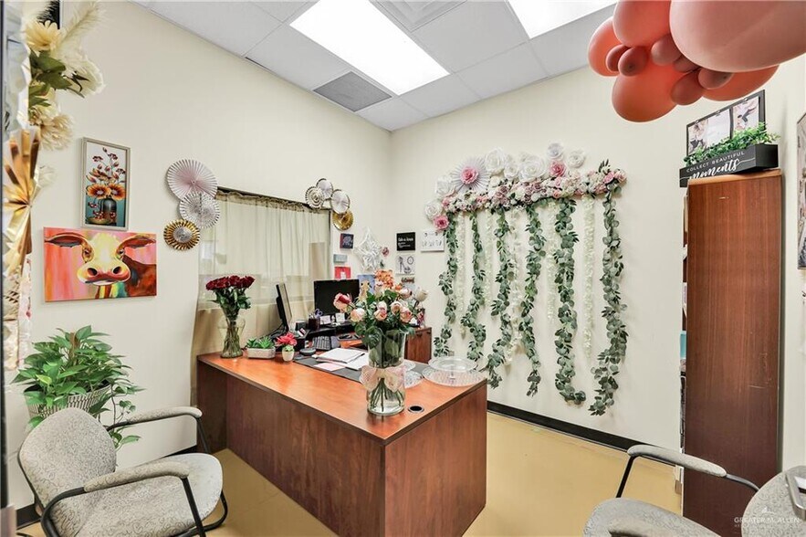 More Photos Of 2507 US Highway 281, Pharr Storefront For Sale