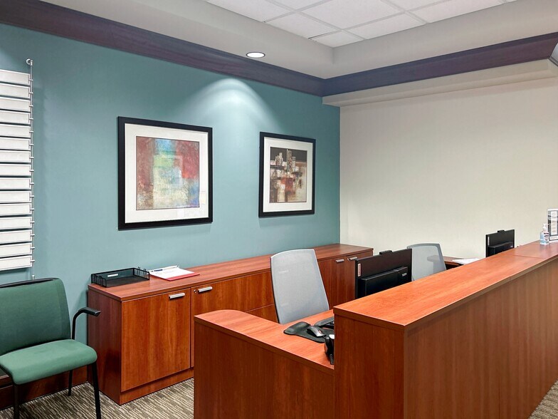 More Photos Of 5960 Fairview Rd, Charlotte Coworking Space