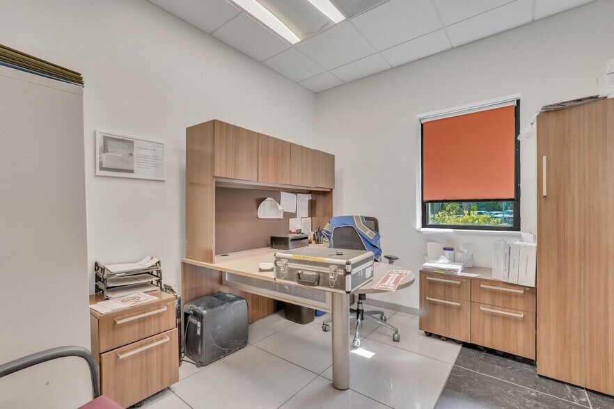 More Photos Of 1 Ceasarstone Dr, Richmond Hill Manufacturing For Sale