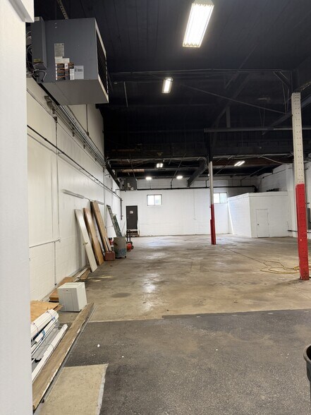 More Photos Of 108 Clematis Ave, Waltham Unknown For Lease