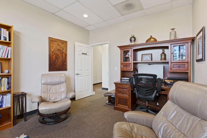 More Photos Of 2401-2417 Park Blvd, Palo Alto Office For Sale