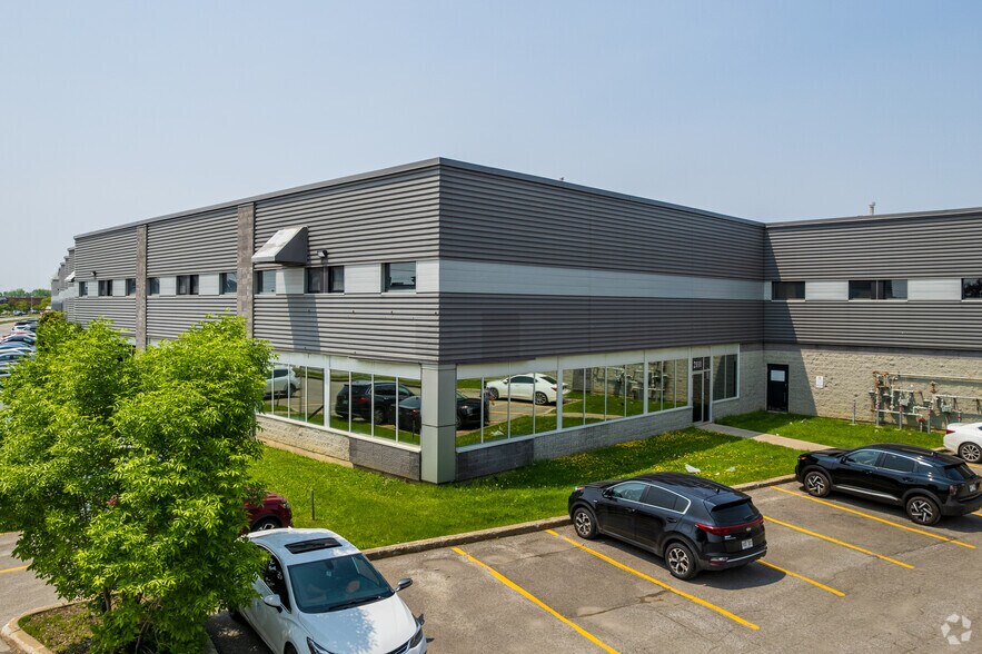 More Photos Of 2103-2167 Boul Dagenais O, Laval Warehouse For Lease