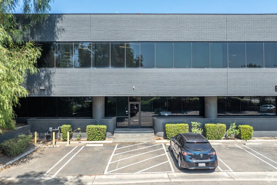 More Photos Of 2000 Market St, Riverside Office For Lease