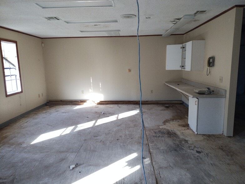 More Photos Of 4961 73rd N ave, Pinellas Park Office For Sale