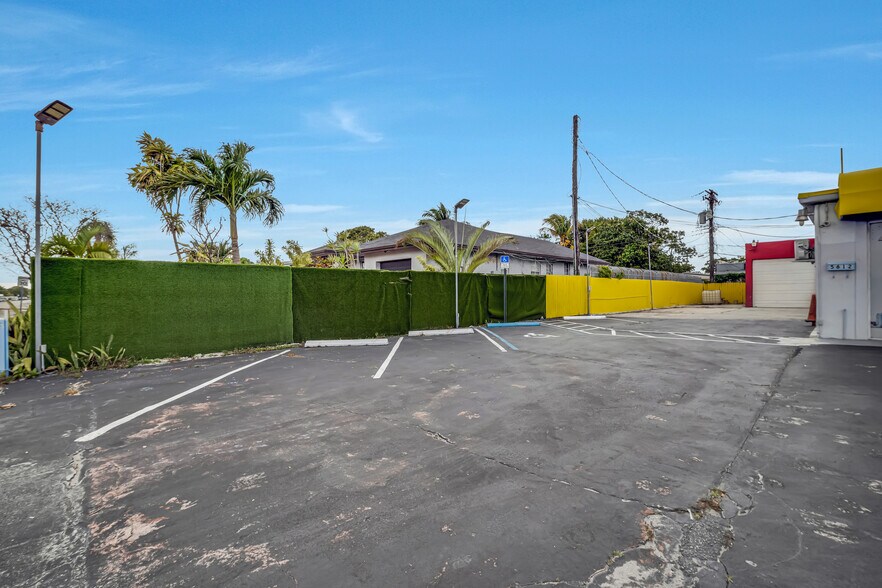 More Photos Of 5600 E 8th Ave, Hialeah Auto Dealership For Lease