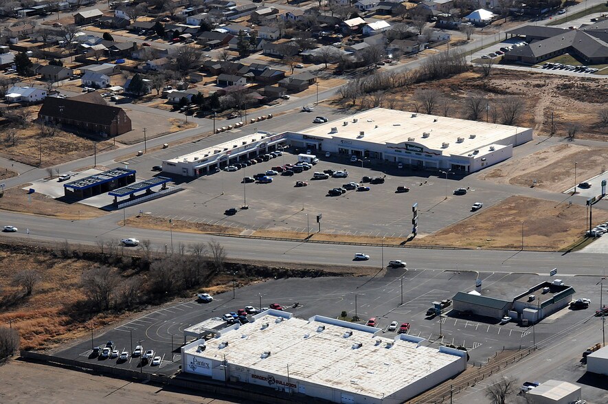 More Photos Of 1303-1331 W Wilson St, Borger Unknown For Lease