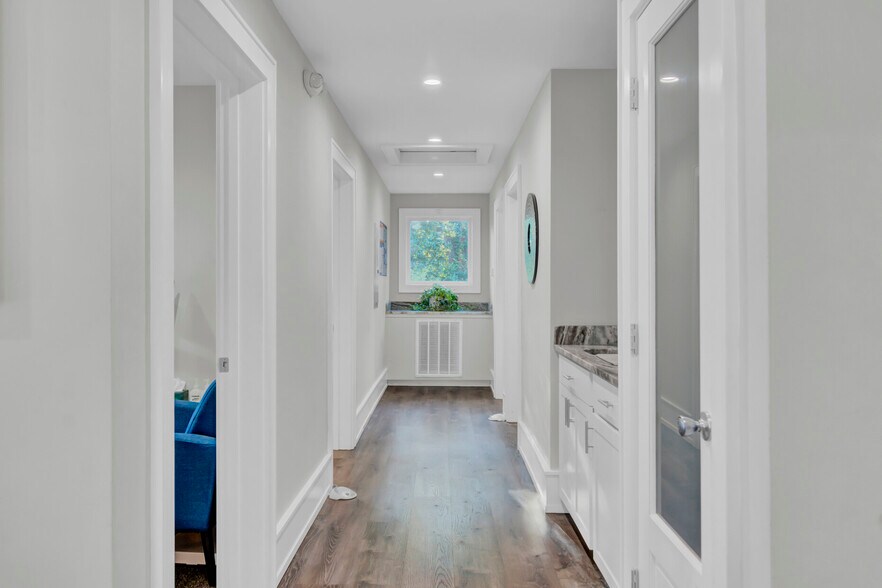 More Photos Of 314 W 4th North St, Summerville Office For Sale