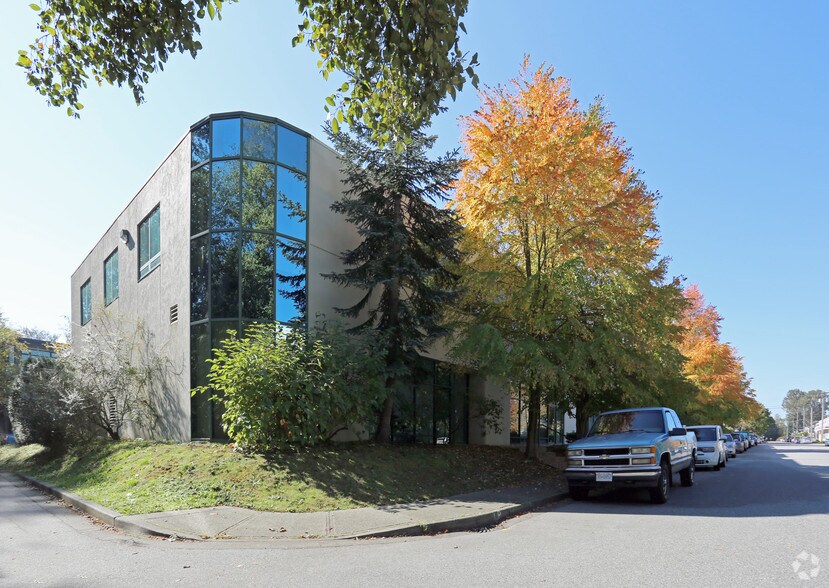 More Photos Of 1055 W 14th St, North Vancouver District Warehouse For Lease