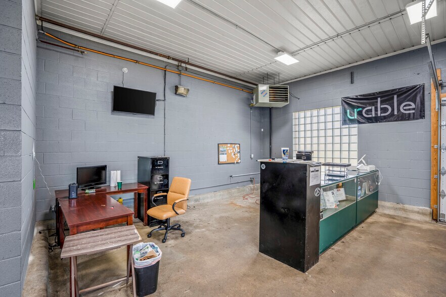 More Photos Of 7300 Lewis Ave, Temperance Carwash For Sale