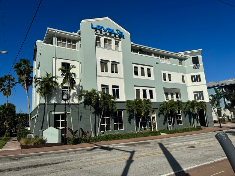 More Photos Of 100 SW Albany Ave, Stuart Office Residential For Lease