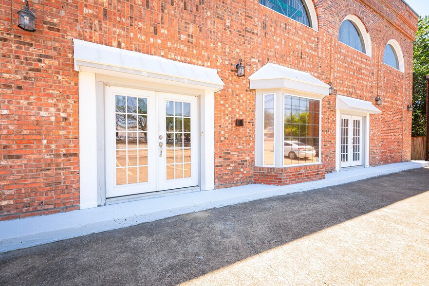 More Photos Of 9638 Greenville Ave, Dallas Office For Lease