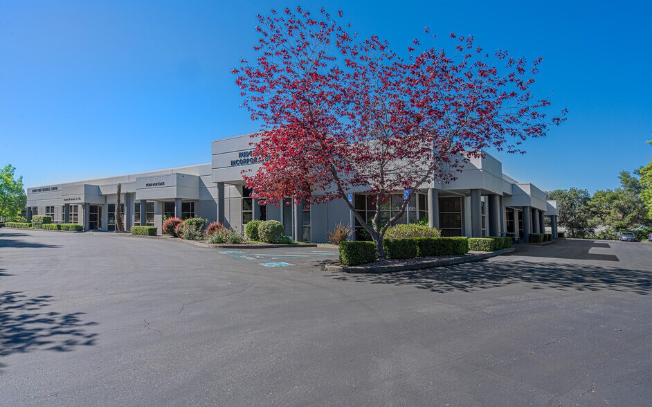 More Photos Of 737 Southpoint Blvd, Petaluma Research And Development For Sale