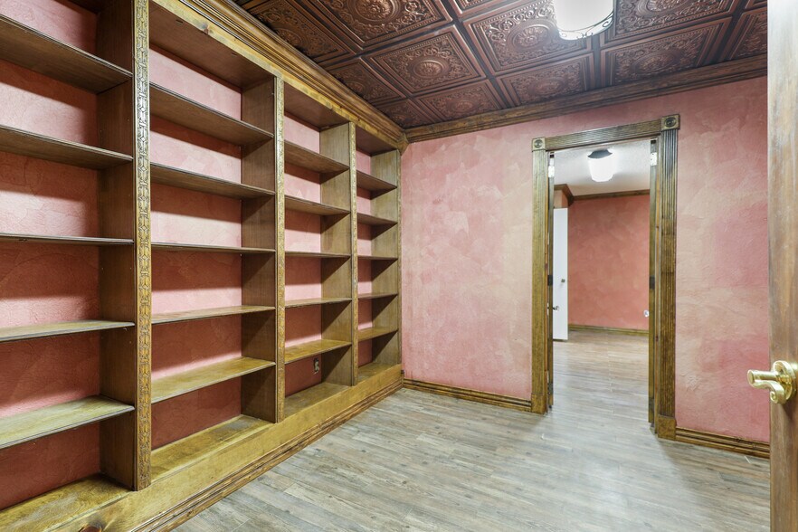 More Photos Of 202 Maple St, Farmersville Showroom For Sale