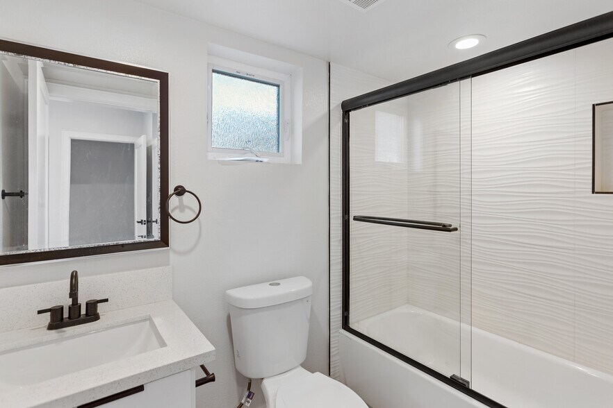 More Photos Of 1726 Menlo Ave, Los Angeles Apartments For Sale