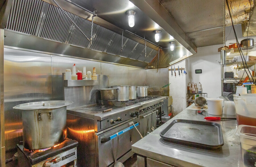 More Photos Of 5003 N Lombard St, Portland Restaurant For Lease