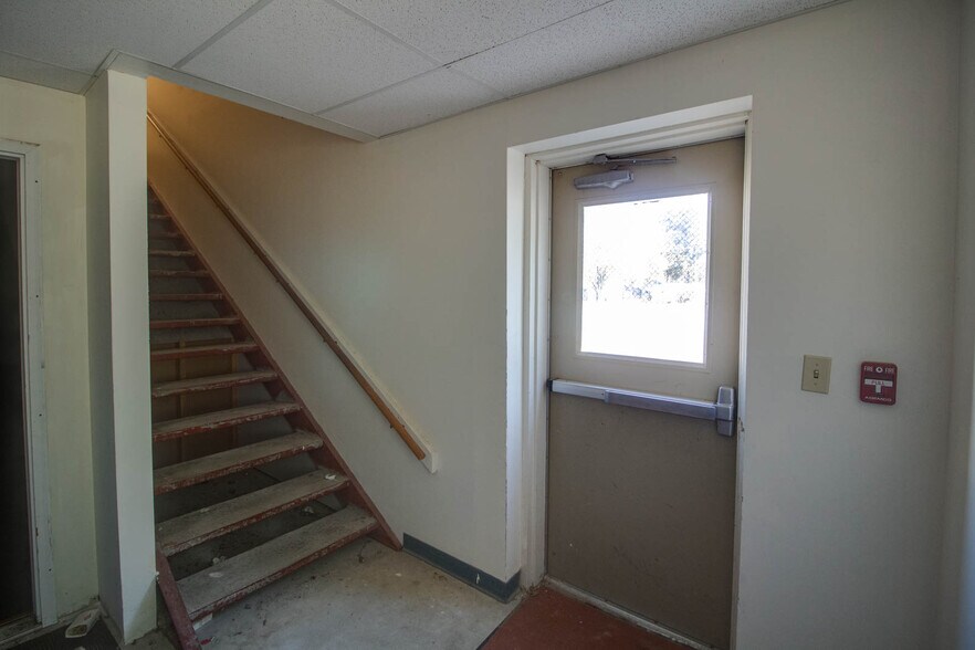 More Photos Of 201 McCausland St, Carlinville General Retail For Sale