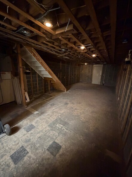 More Photos Of 12-18 W Carver St, Huntington Storefront Retail Office For Lease