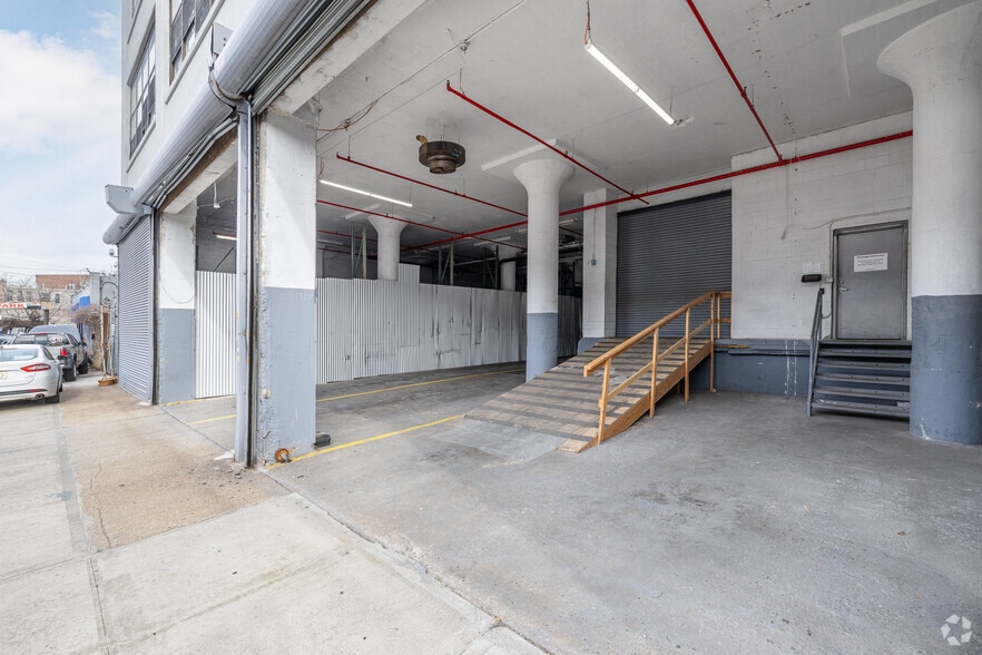 More Photos Of 59-00 Decatur St, Ridgewood Warehouse For Lease