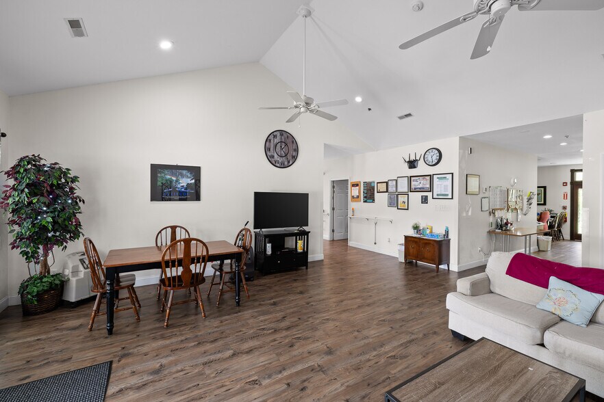 More Photos Of 419 Pin Hook Rd, Spring City Assisted Living For Sale