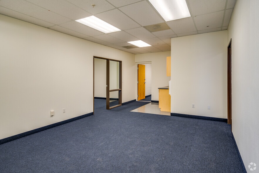 More Photos Of 2550 N Thunderbird Cir, Mesa Office For Lease