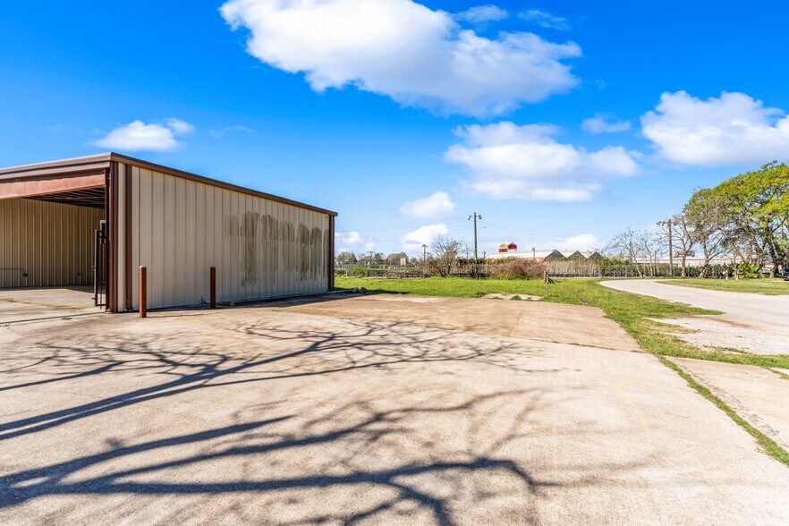 More Photos Of 15811 Manning Dr, Cypress Industrial For Lease