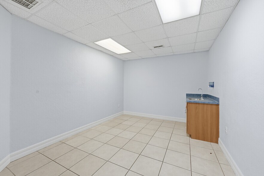 More Photos Of 11151 Spring Hill Dr, Spring Hill Medical For Sale