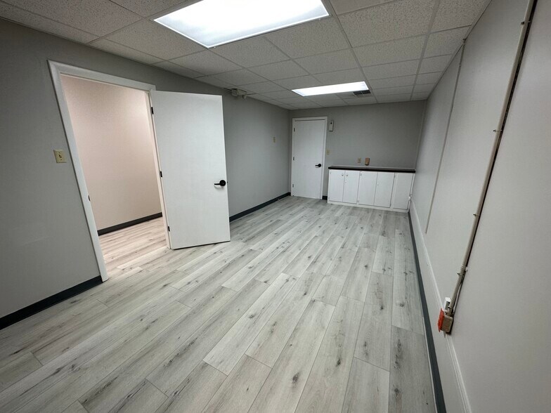 More Photos Of 1401 Applewood Dr, Dalton Medical For Lease
