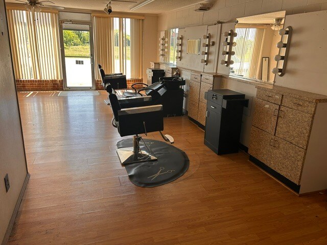 More Photos Of 208 N Main St, Joanna Storefront For Sale