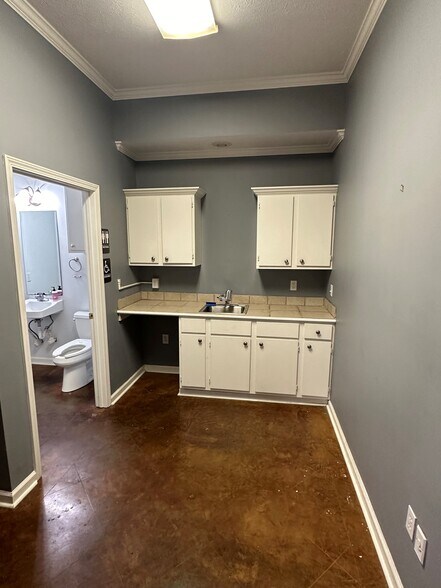 More Photos Of 403 Towne Center Blvd, Ridgeland Medical For Lease