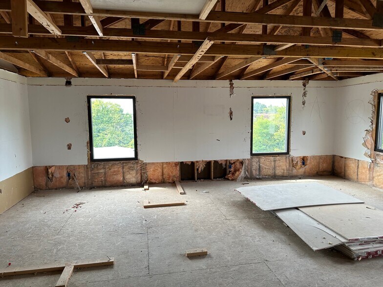 More Photos Of 7730 US Highway 42, Florence Unknown For Lease