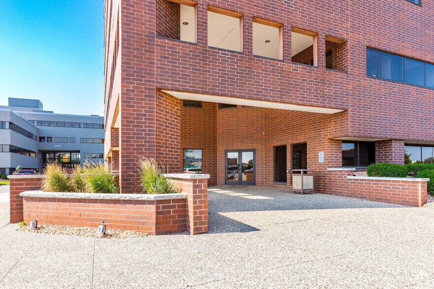 More Photos Of 7300 147th St W, Apple Valley Office For Lease